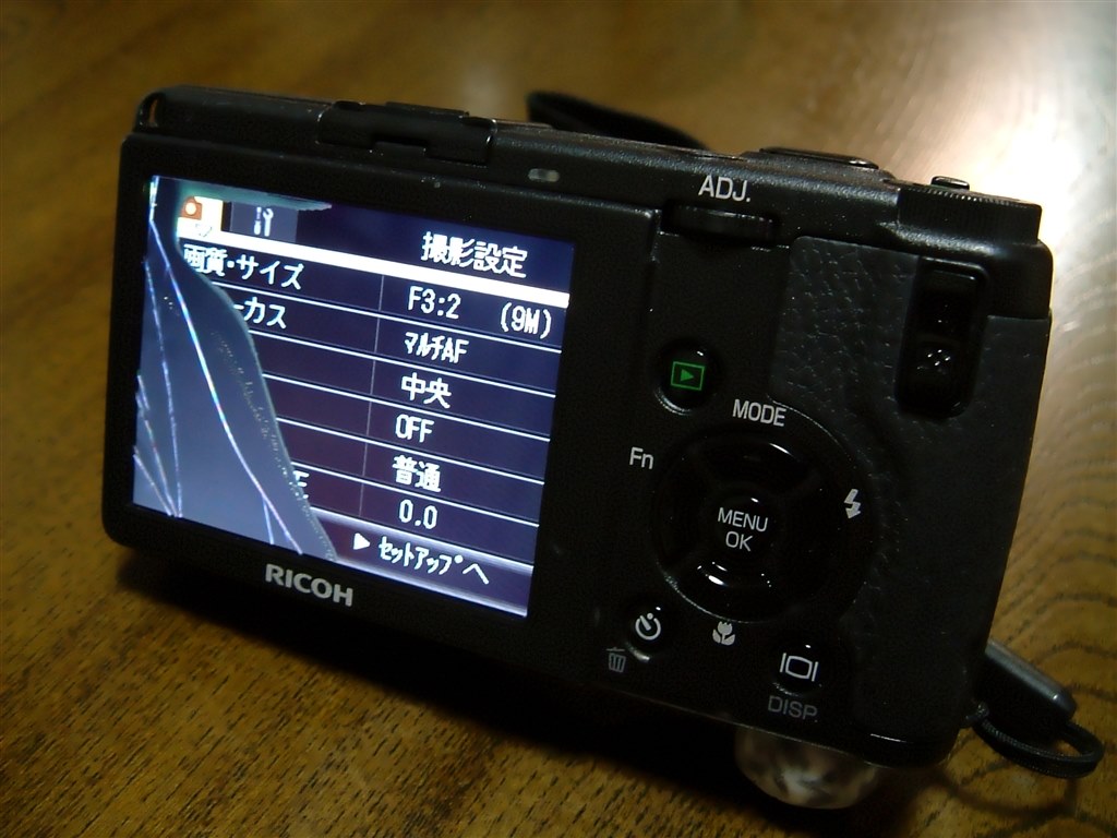 液晶割れジャンクで980円。でも 撮影できれば立派な「GRⅡ