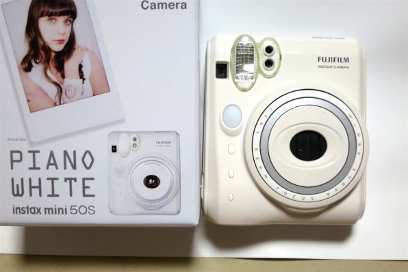 富士フイルム instax mini 50S ｢チェキ｣ [ピアノブラック] 価格比較