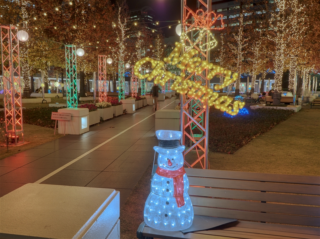 価格.com - 『幕張テクノガーデン中庭：会社帰りの手持ち夜景①