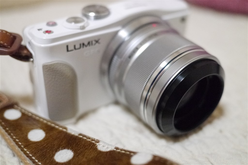 レンズフード』 オリンパス M.ZUIKO DIGITAL 25mm F1.8 [シルバー] の