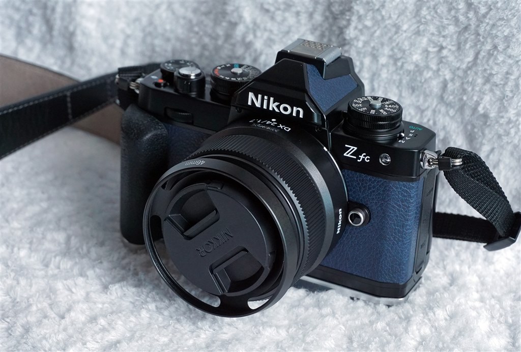 フードを付けるとこんな感じ』 ニコン NIKKOR Z DX 24mm f/1.7 の