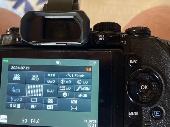 オリンパス OLYMPUS OM-D E-M1 12-40mm F2.8 レンズキット 価格比較