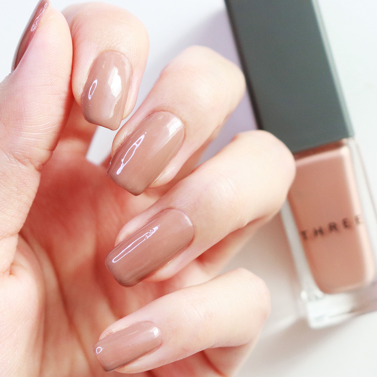 THREE 22秋コレクション！今から使えるくすみピンクベージュネイル