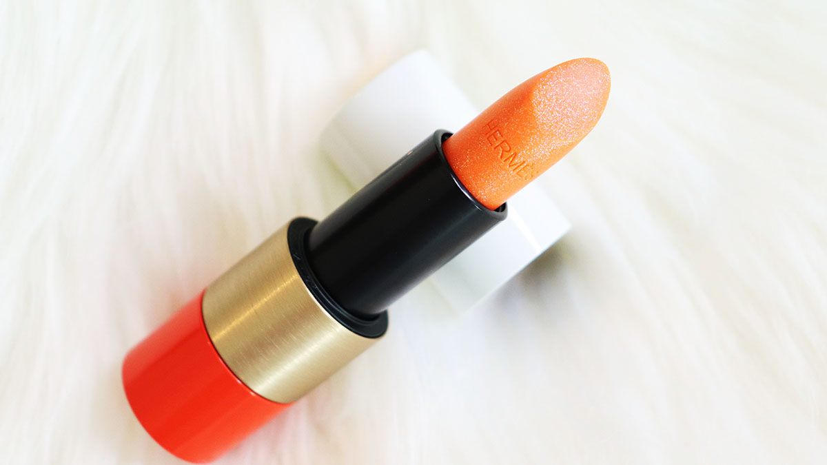 ポピーリップシャインでナチュラル美血色唇仕上げ。ラメの輝き・軽い