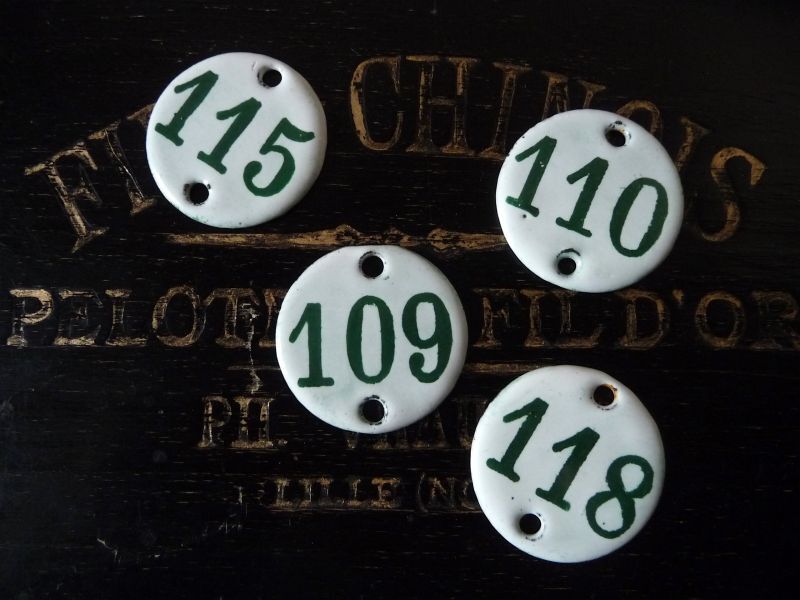 フランスアンティーク ホーロー ナンバープレート 109-110番台 - une