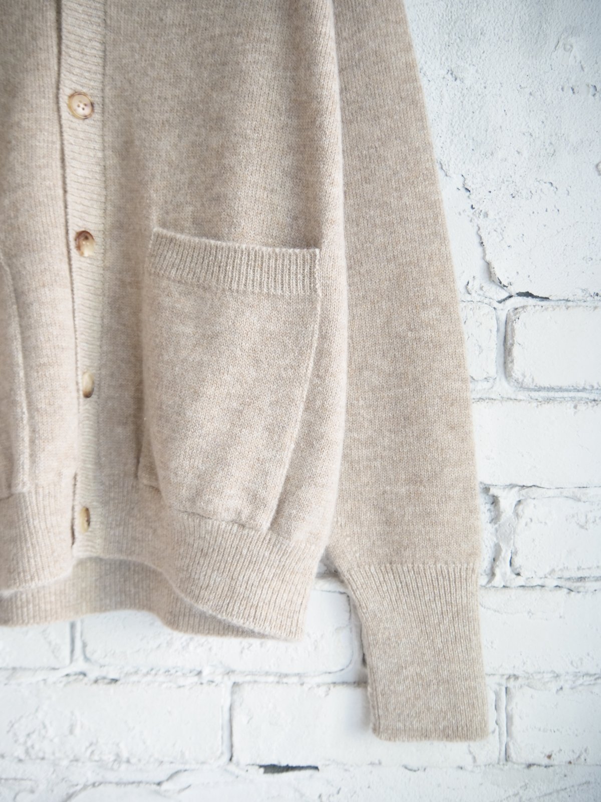 BATONER 【MEN'S】バトナー ベビーアルパカクルミ天竺Vネック