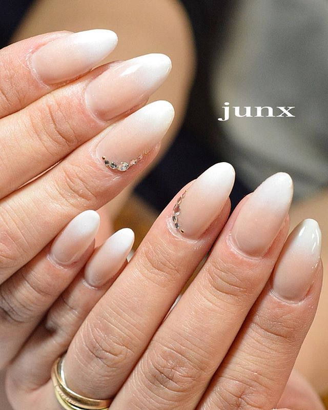 サロンだからこそできる！エアブラシを使ったネイルアートデザイン集