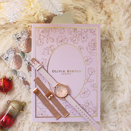 オリビア・バートン」より、⽂字盤にローズクォーツを採⽤した