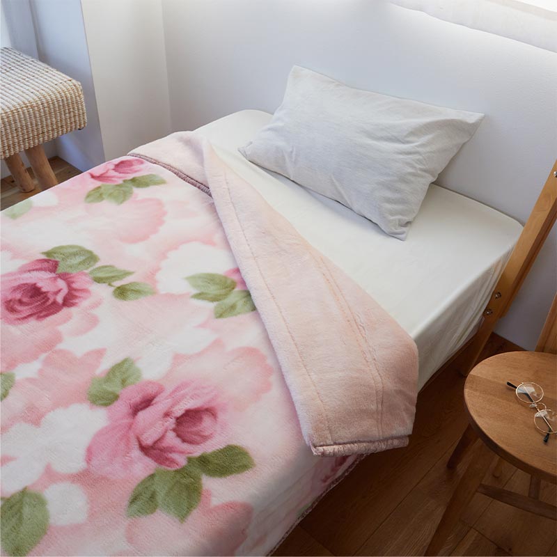 しっとり＆ふわふわで暖かい！静電気防止の2枚合わせ毛布『クーヴェル