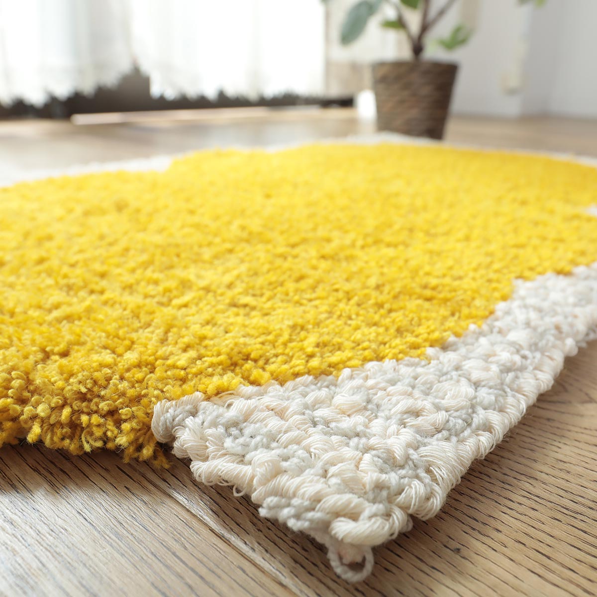 シンプルな変形デザインがおしゃれ！滑り止め付玄関マット『フロータン