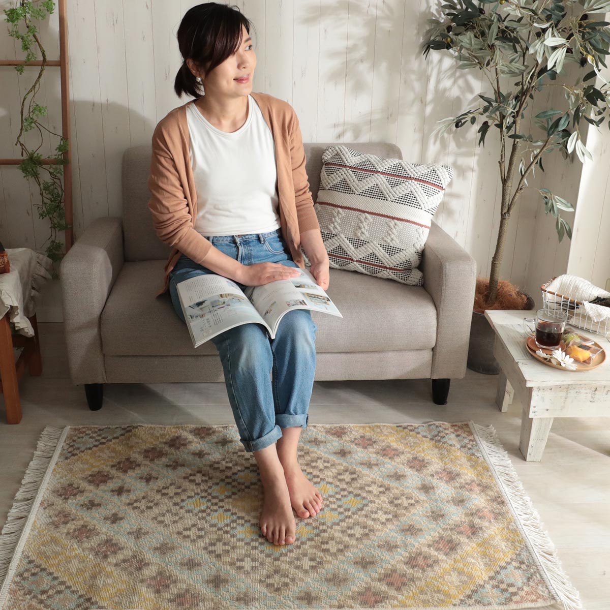 ベルギー製ウィルトン織が可愛い♪繊細で優美な色柄の玄関マット