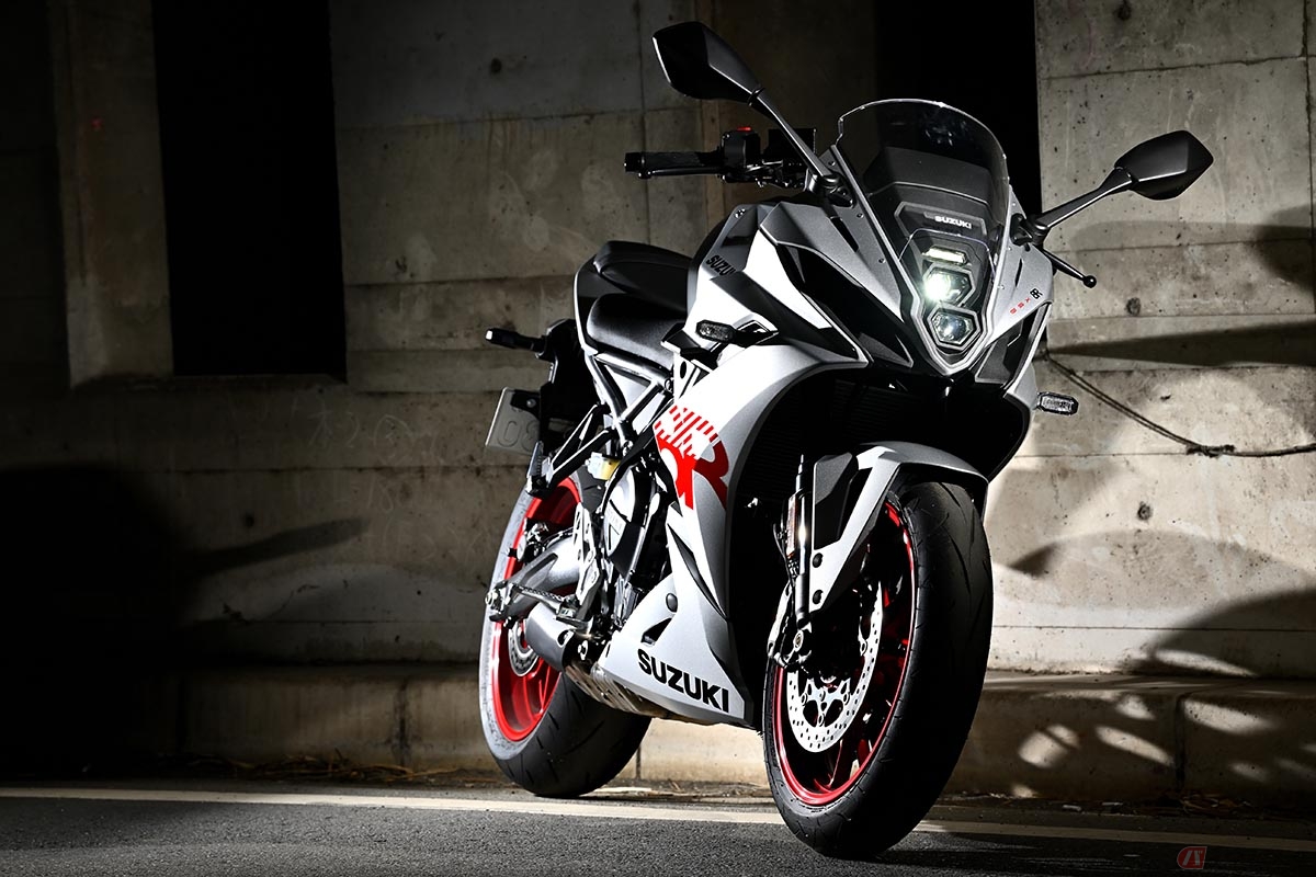 価格改定でもお得感アリ!! スズキ「GSX-8R」本日発売 | バイクのニュース