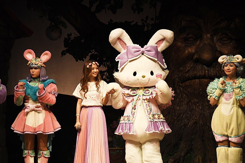 倉木麻衣、サンリオピューロランドにサプライズ登場で「chance for you