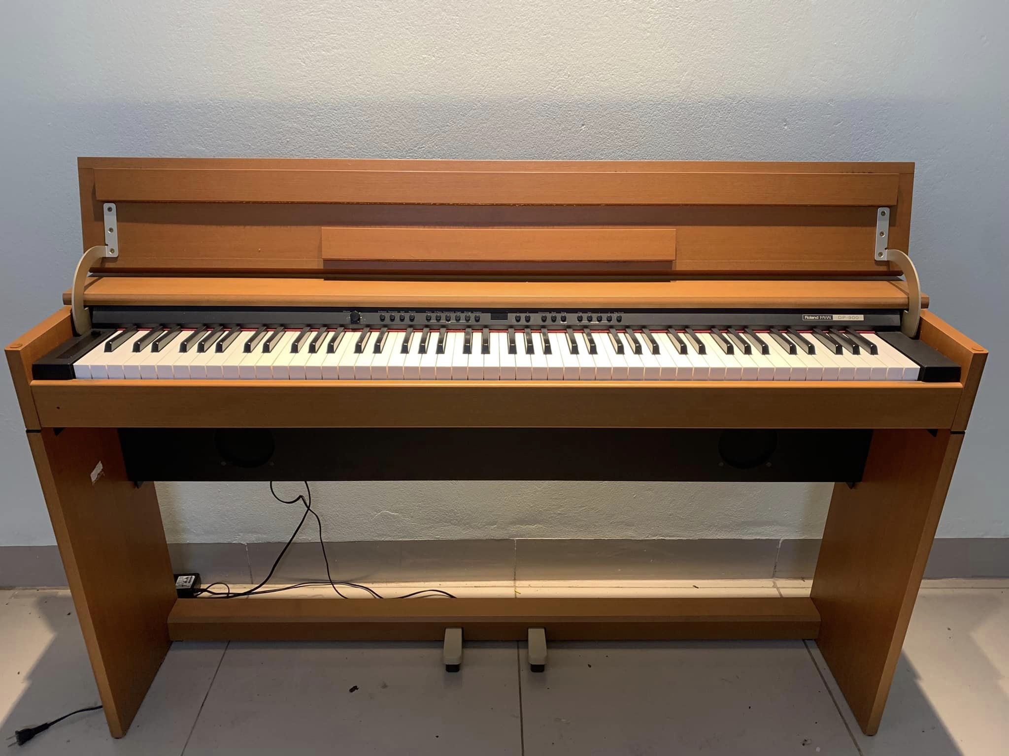 送料込みプロが選ぶ音・機能のRoland 電子ピアノ DP900 05年製激美品