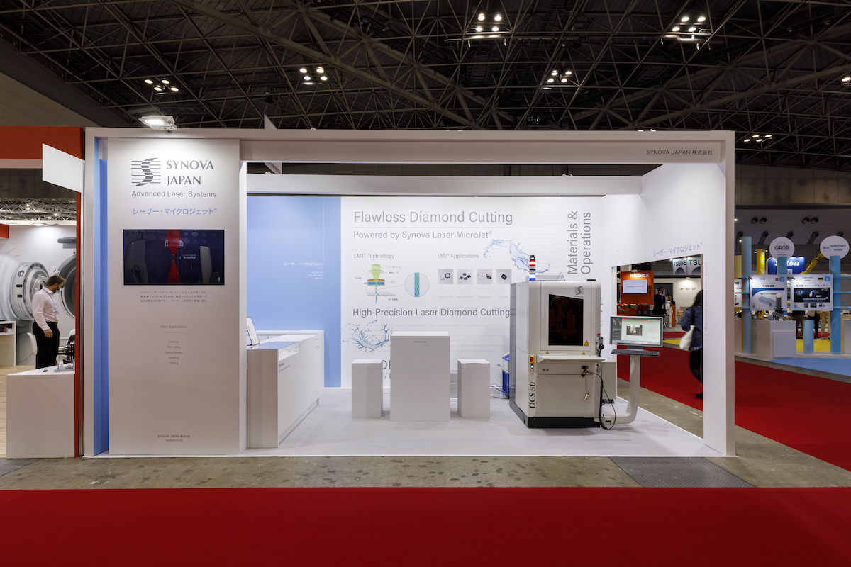 白を基調に水をモチーフとしてデザイン｜JIMTOF2022 | SUPER PENGUIN