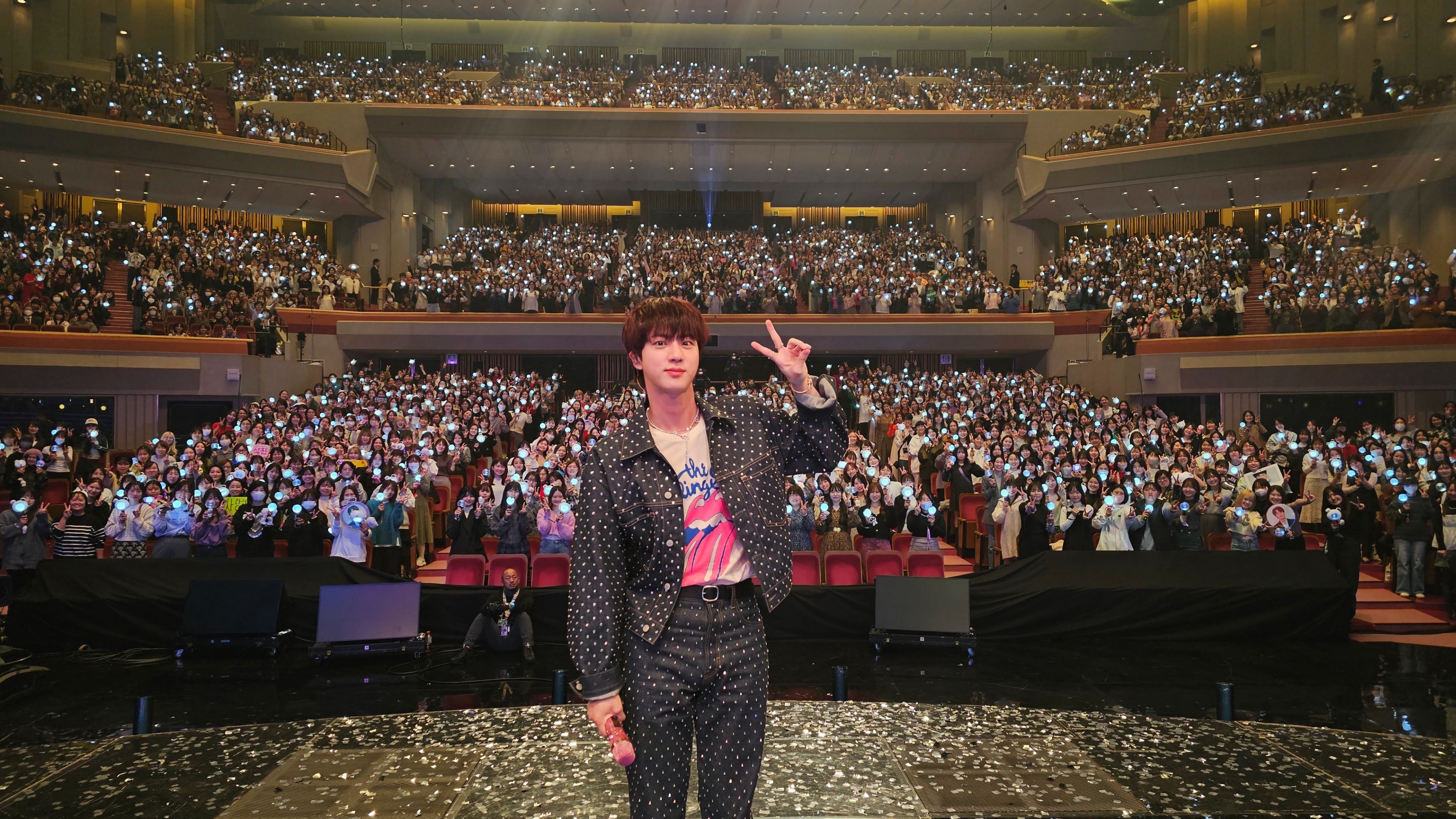 私生活を覗けるトークも！BTS・JIN、“Happy”で包んだ「Venue101」公開