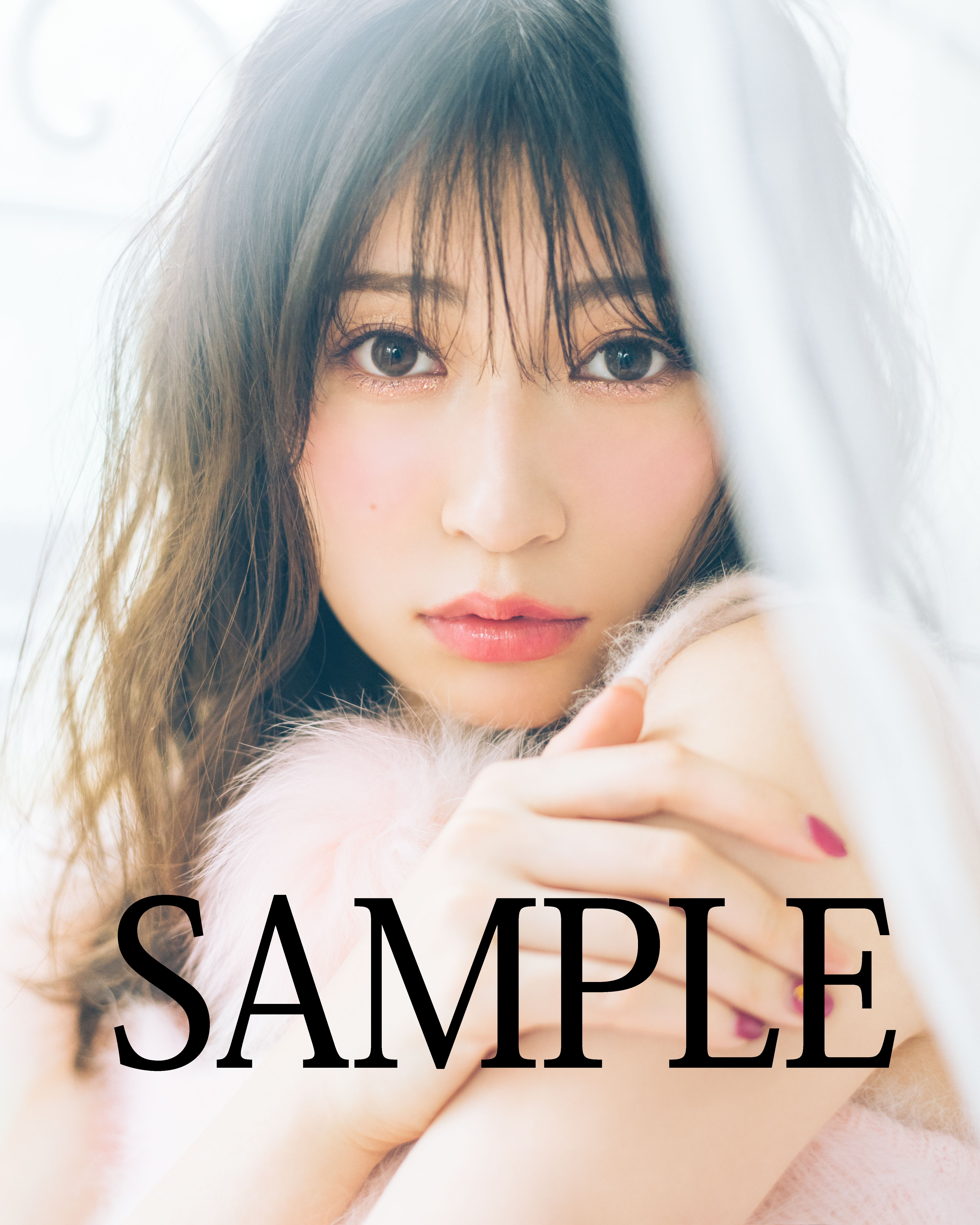 限定特典つき！吉田朱里さんフォトブックを全国のファミリーマートで大