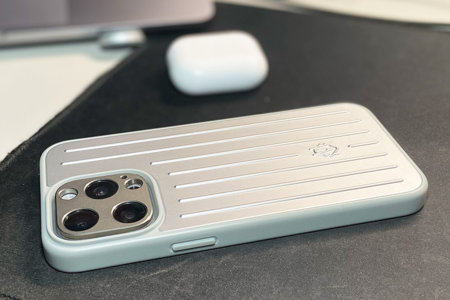 iPhone 15 Pro MAXのRIMOWA（リモワ）のケースのレビュー。なぜ、そこ