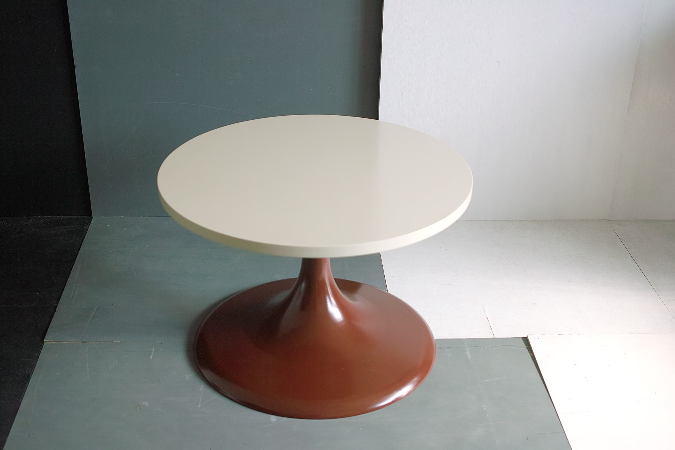 No.6865「ローテーブル：スペースエイジ」SOLD | ボルトナットマーケット