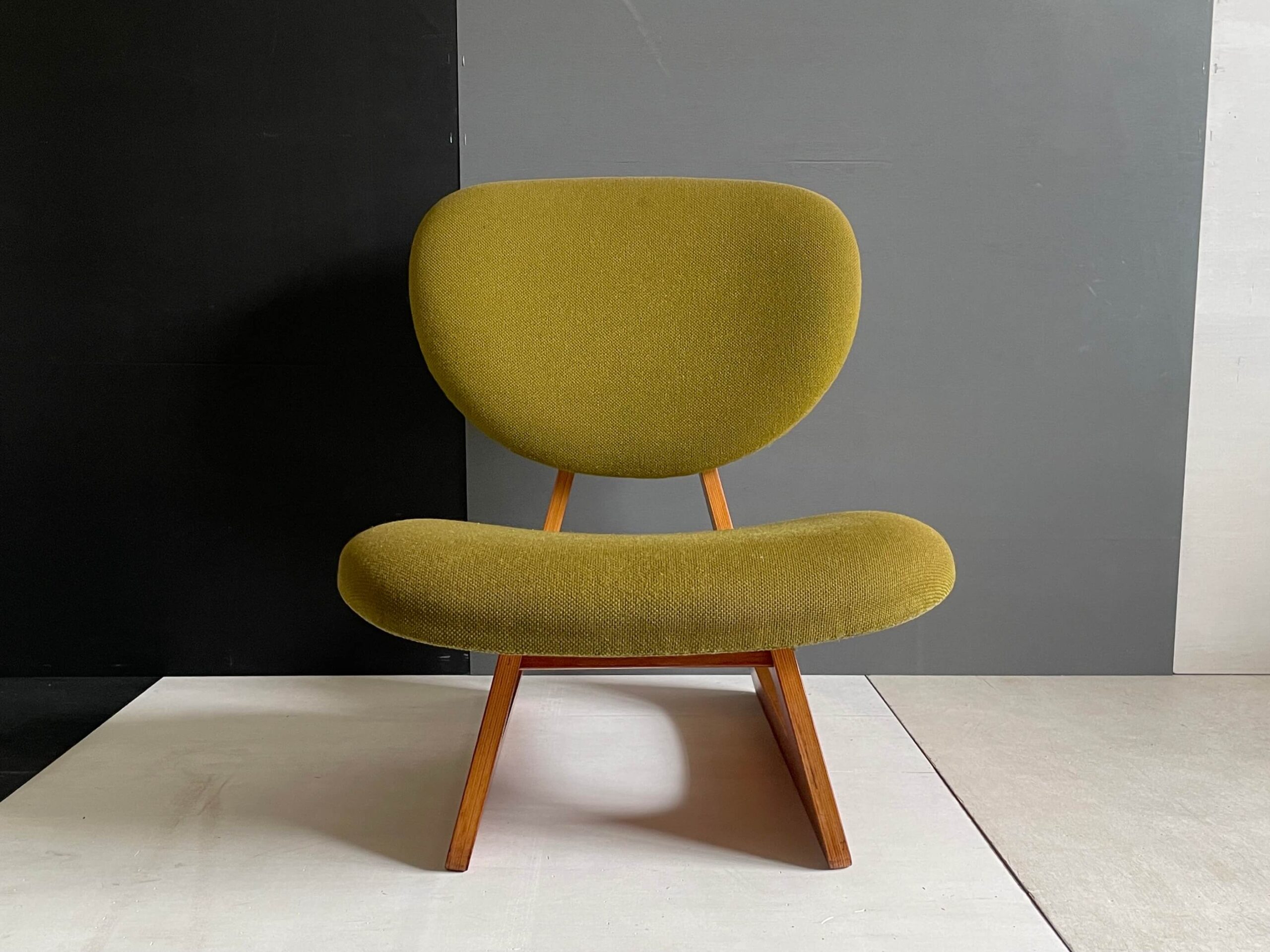 No.9726「天童木工〈低座イス〉チークフレーム：長大作」SOLD | ボルト