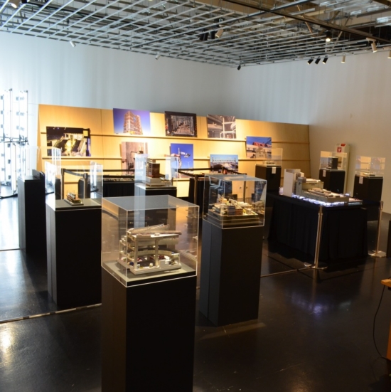 アート・イベント】アクリルケース付の展示台を製作しました。 - 展示