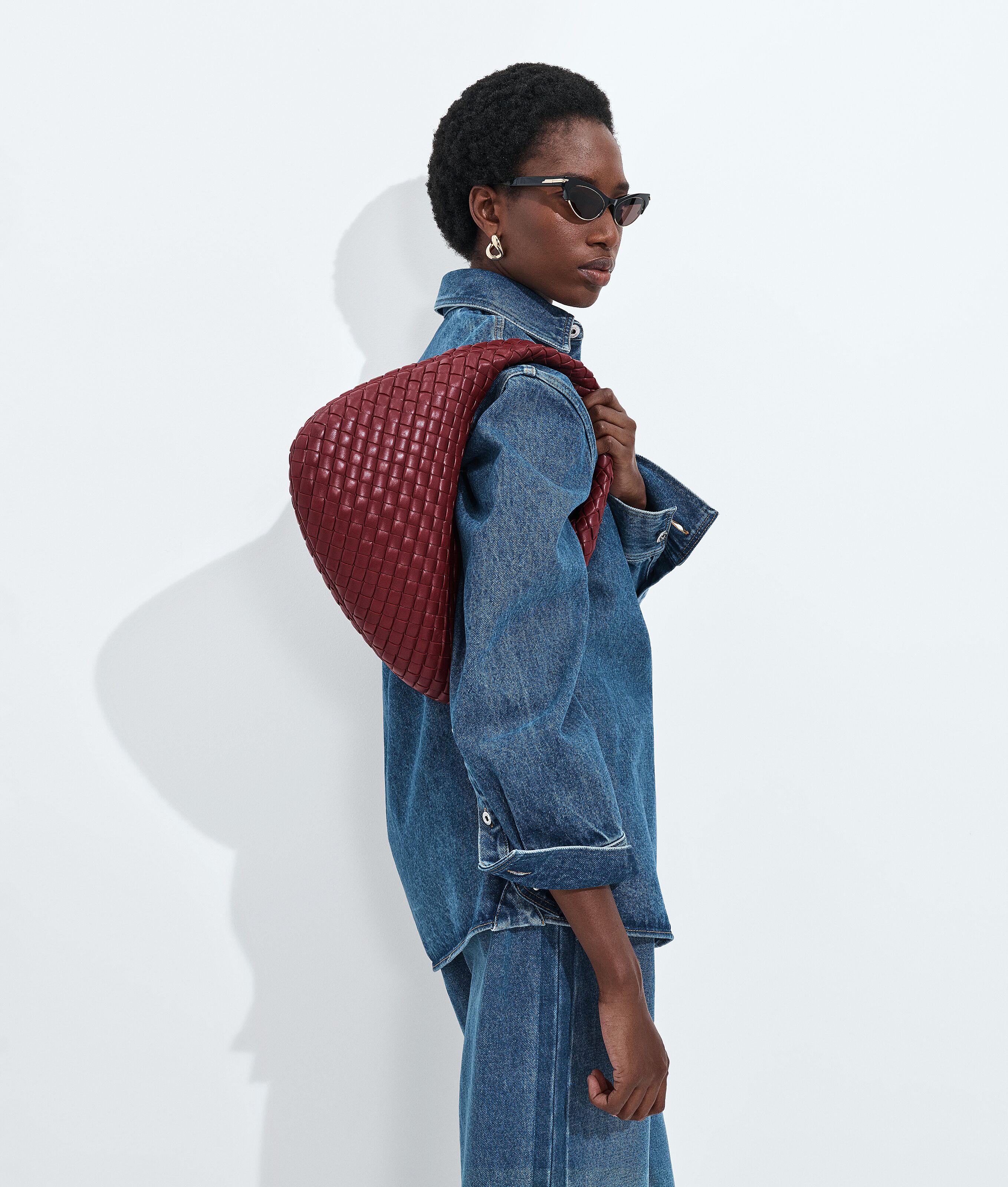 Men's Cassette Bi-Fold Wallet in Black | Bottega Veneta US