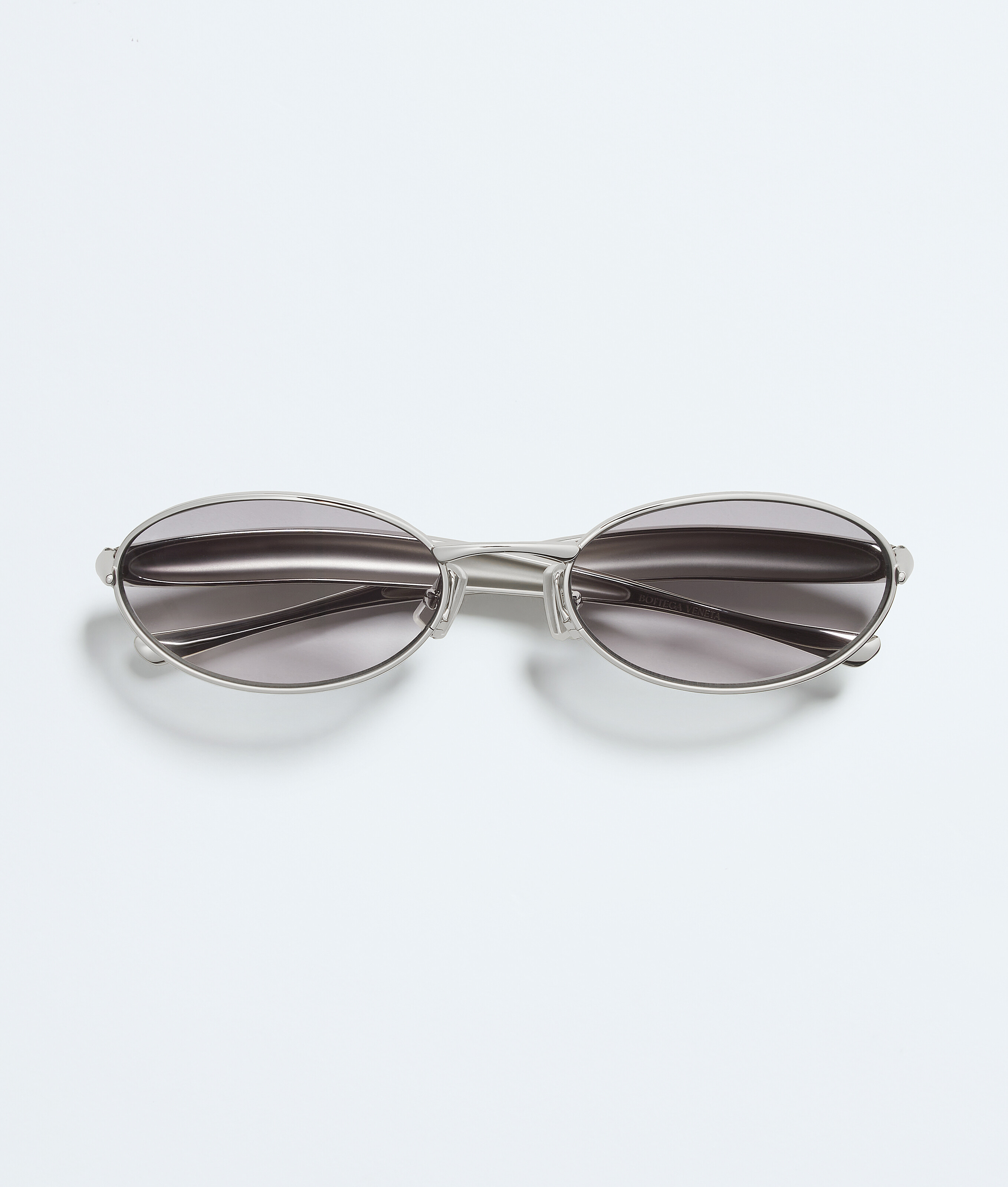 Sardine Oval Sunglasses in Silver/grey | Bottega Veneta US