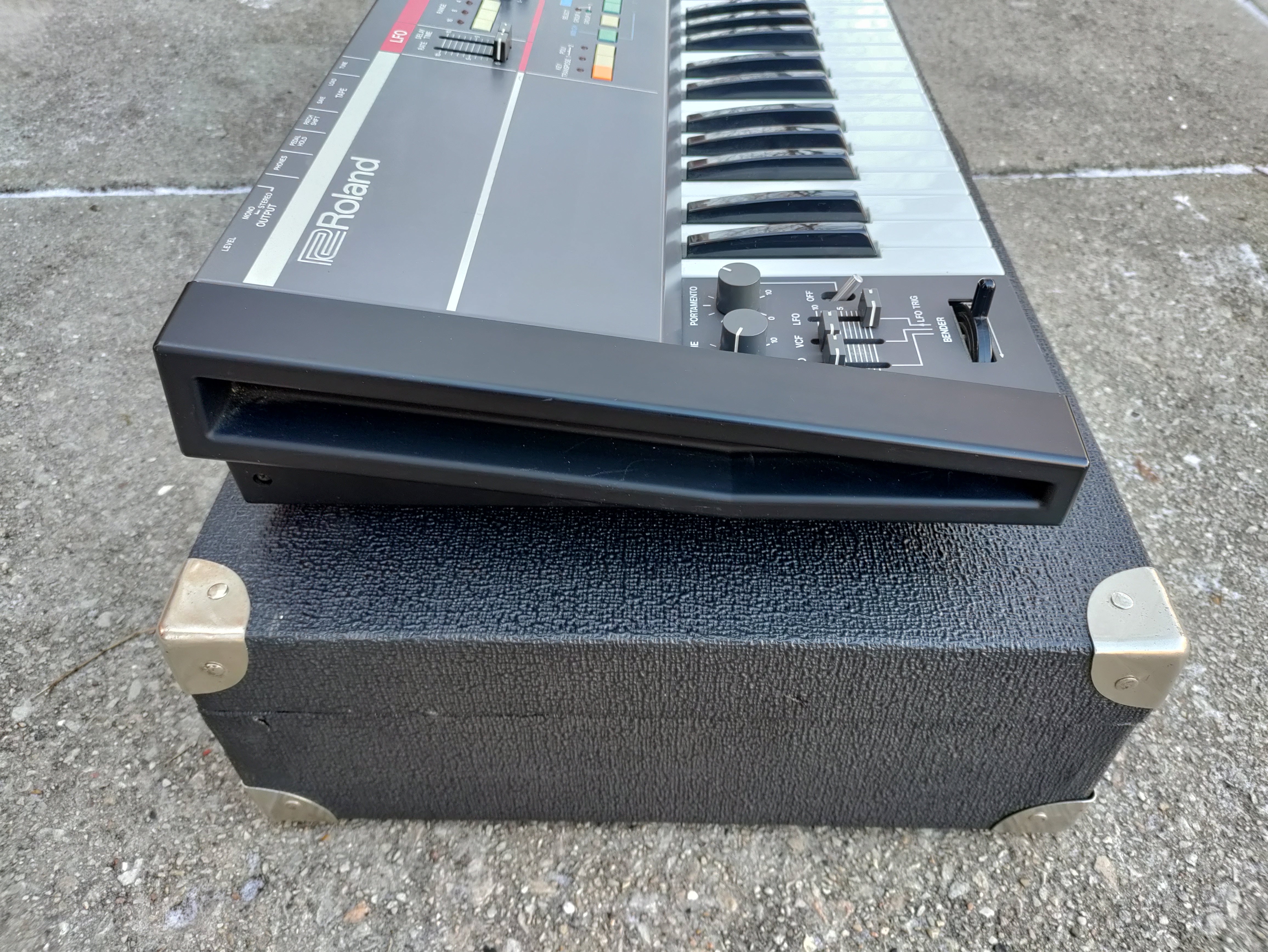 Roland Juno 106 Synth and Flight Case - Refurbished – Borish