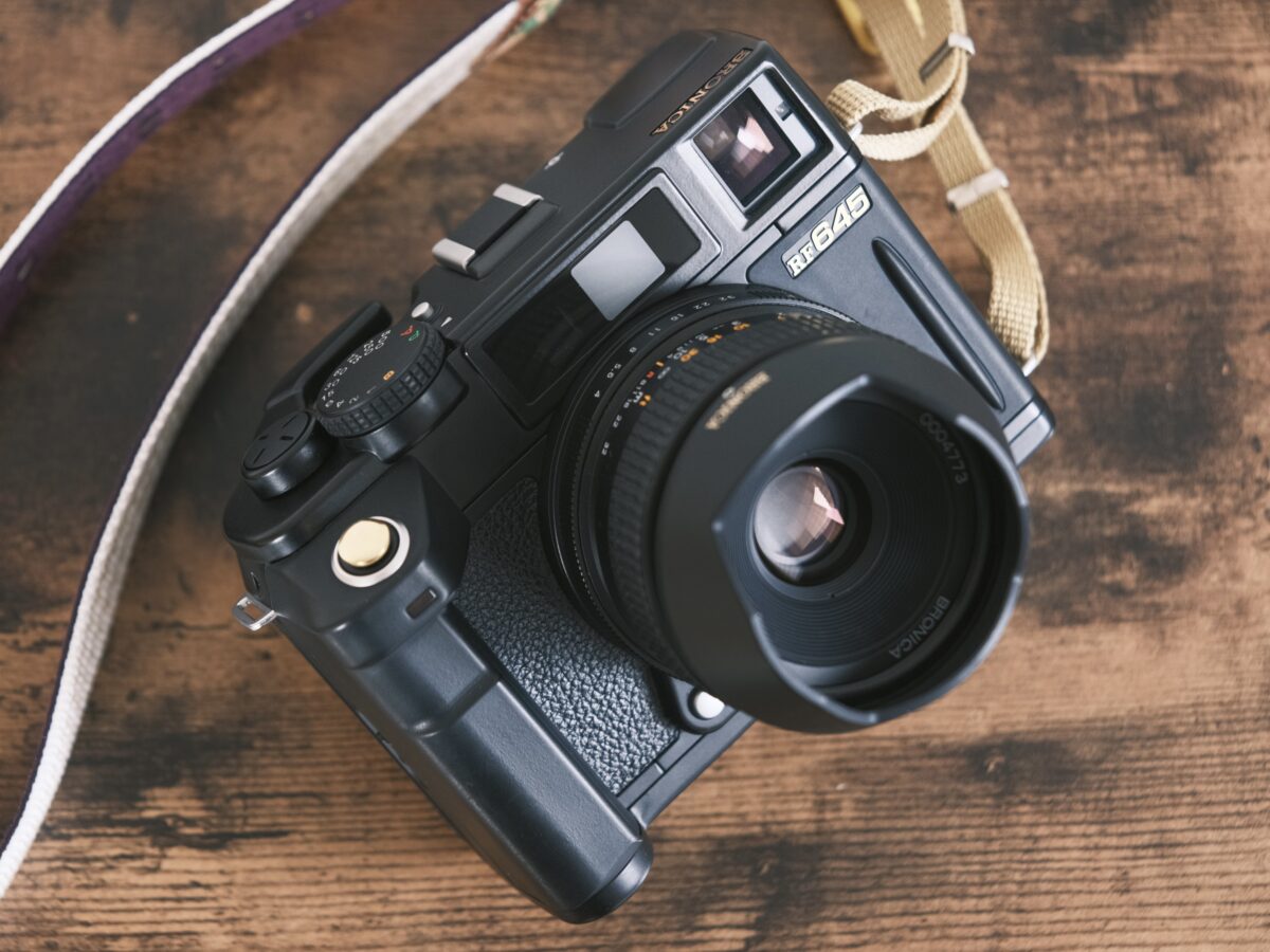 フィルムカメラレビュー。「BRONICA RF645」 | BORN SURE blog
