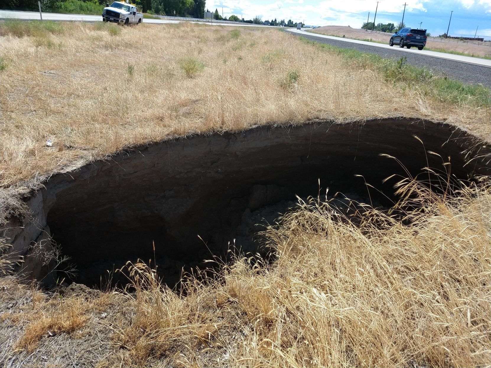 Sinkhole prompts closure of eastbound Interstate 82 near Zillah