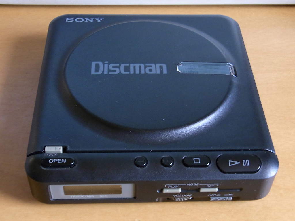 卓上オーディオ (Tabletop Audio): ポータブルCDプレイヤー(SONY D-20)