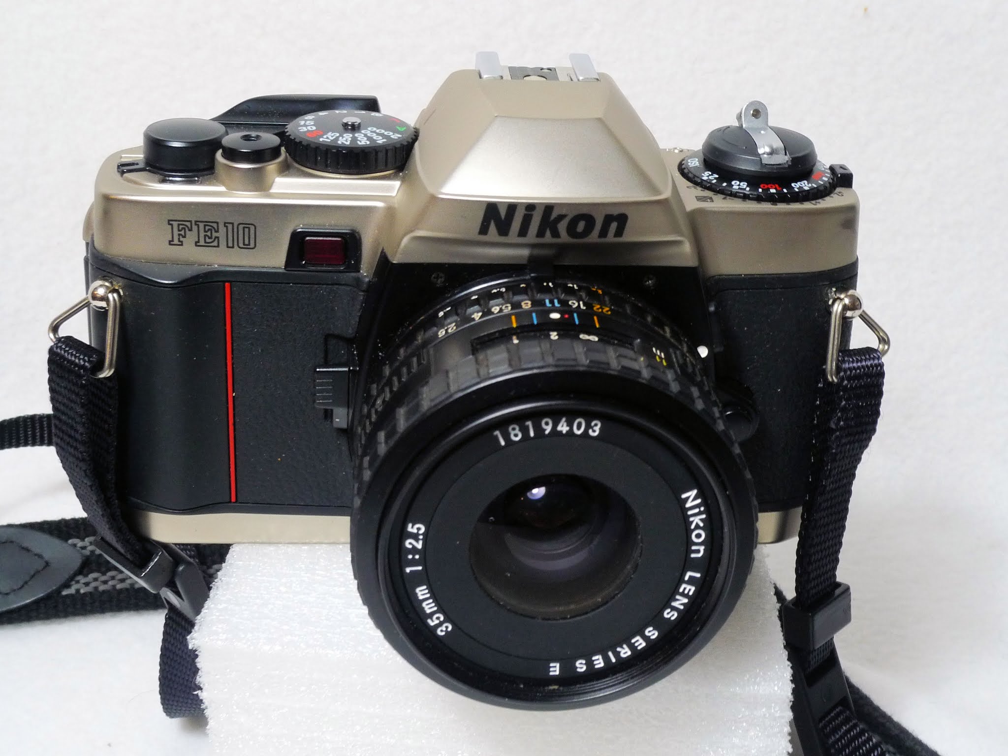 Random Camera Blog: Nikon FE10 - Hands On Review