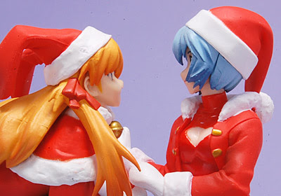 キュートなサンタコスの綾波レイ＆惣流アスカのフィギュア！