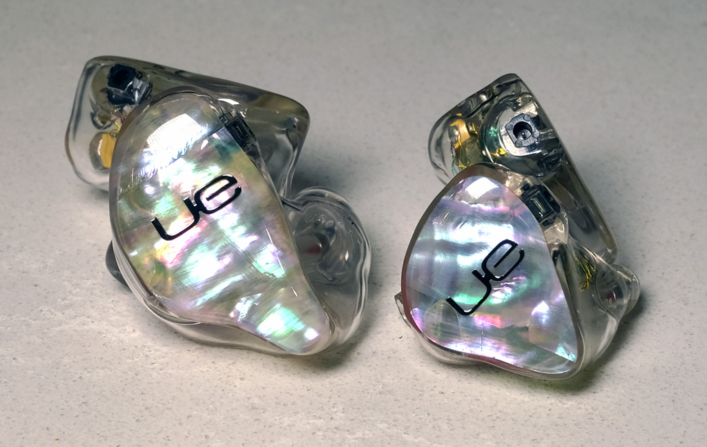 Sandal Audio: Ultimate Ears UEカスタムとユニバーサルの比較
