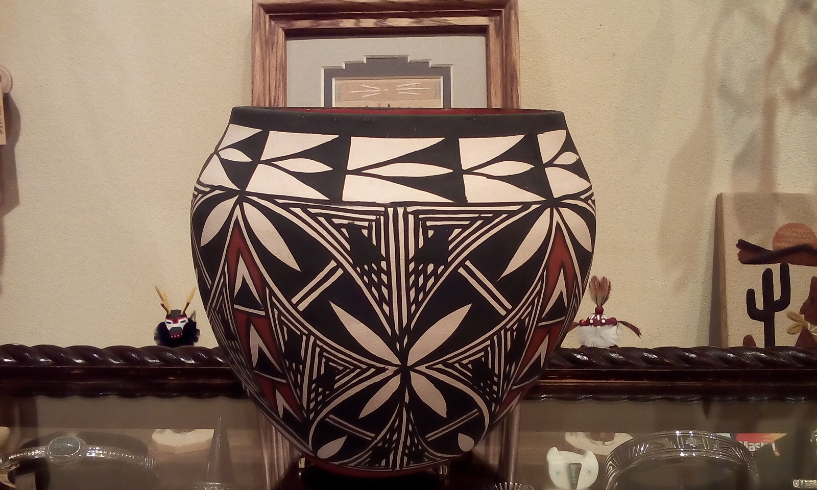 LEFT: ネイティブアメリカン・ポッテリ－（陶器）