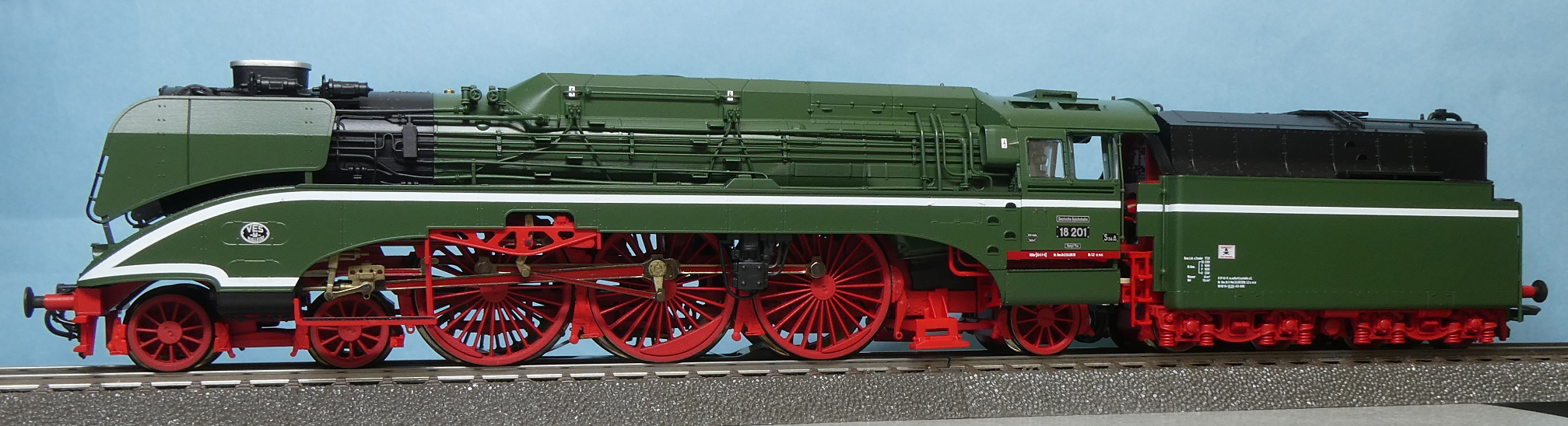 東ドイツ国鉄 DR 高速試験用機関車 BR 18 201号機（ROCO 69218）