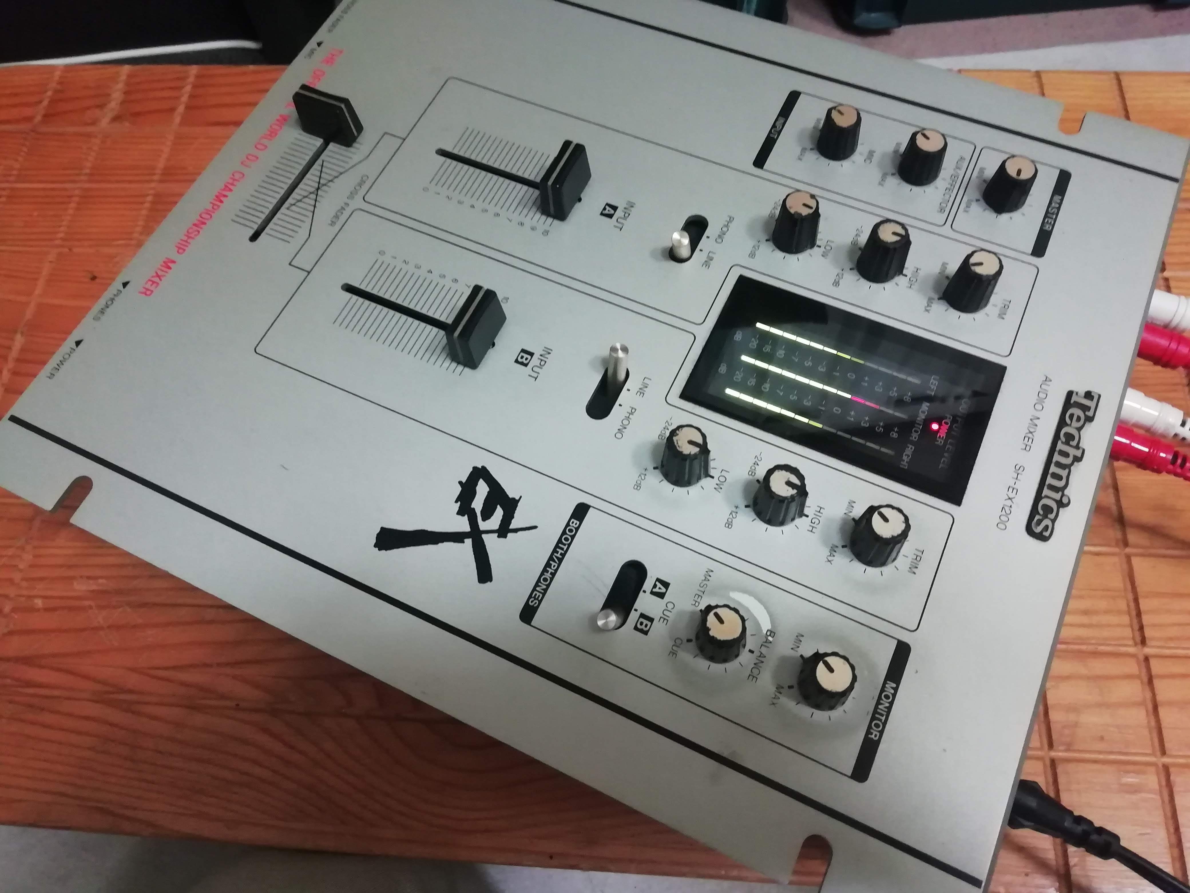 mattsbox: Technics / SH-EX1200 音像ぼやけ？ 電源部品交換