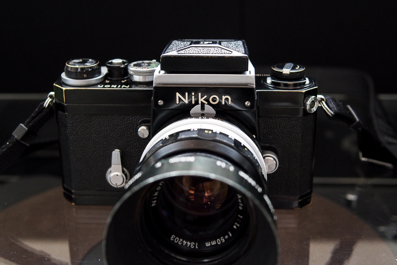 Blues Walk: Nikon F ウエストレベルファインダー