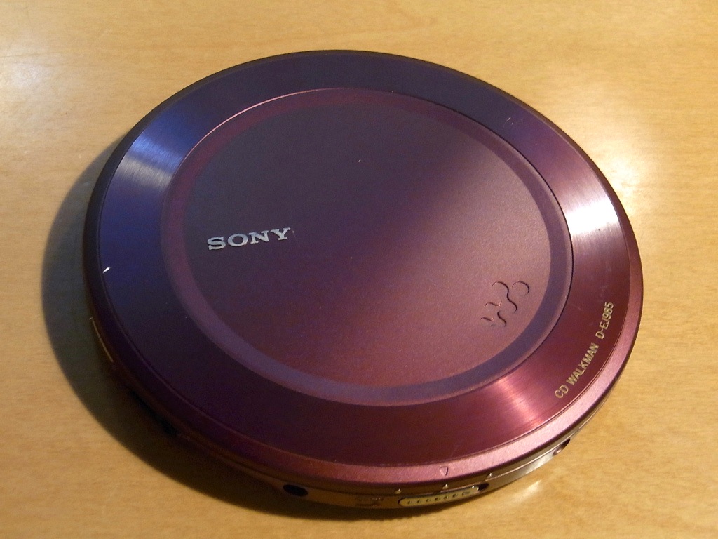 卓上オーディオ (Tabletop Audio): ポータブルCDプレイヤー(SONY D-EJ985)