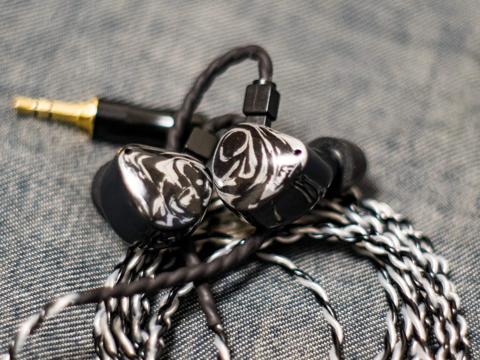 Noble AudioのKHANを買ってわかったまさかの弱点と最高の音楽体験