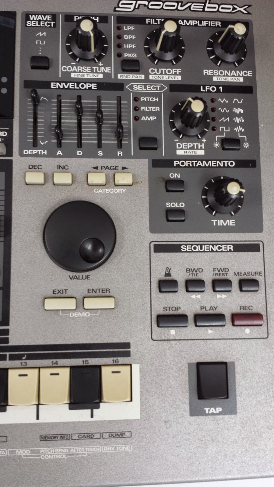 JonDent - Exploring Electronic Music: Roland MC 505 - Groove box