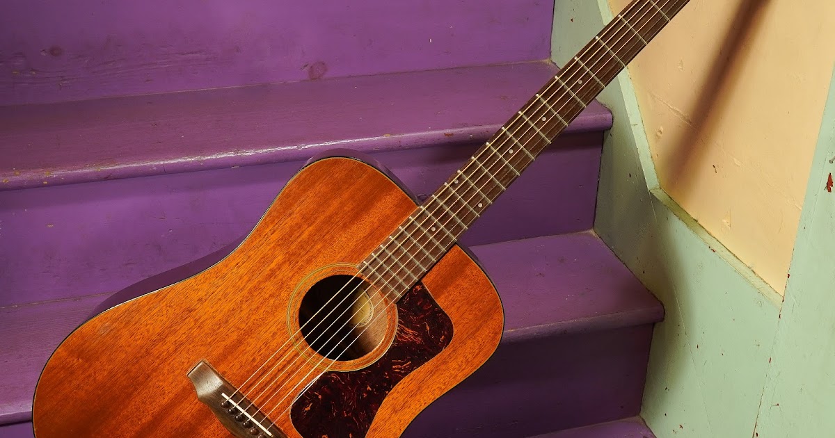 1971 Guild D-25 Dreadnought Guitar