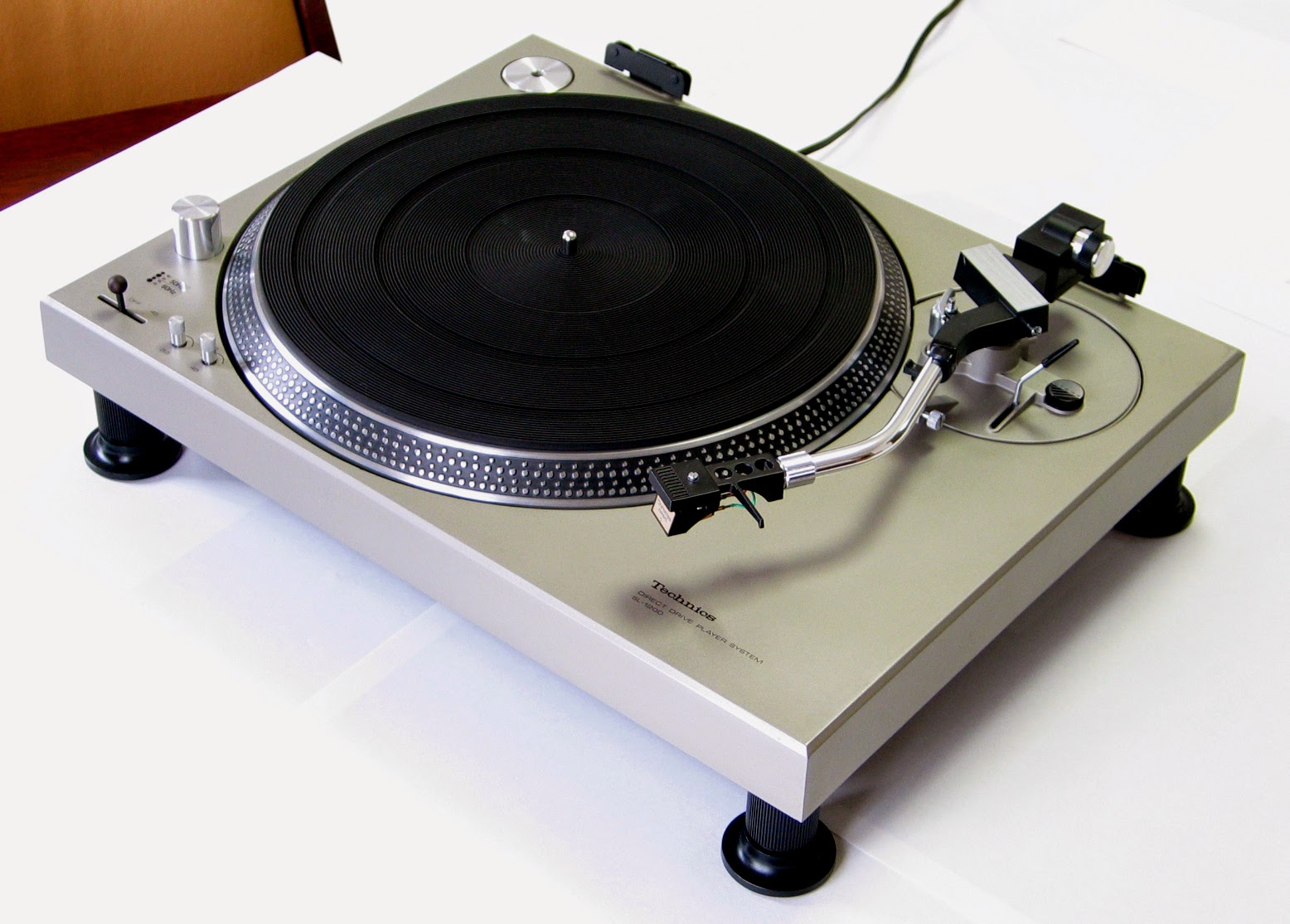 Technics SL-1200 ターンテーブル カバー付きカートリッジ付き