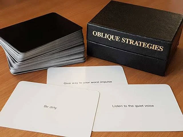 斜め上の戦略 「Oblique Strategies(オブリーク・ストラテジーズ