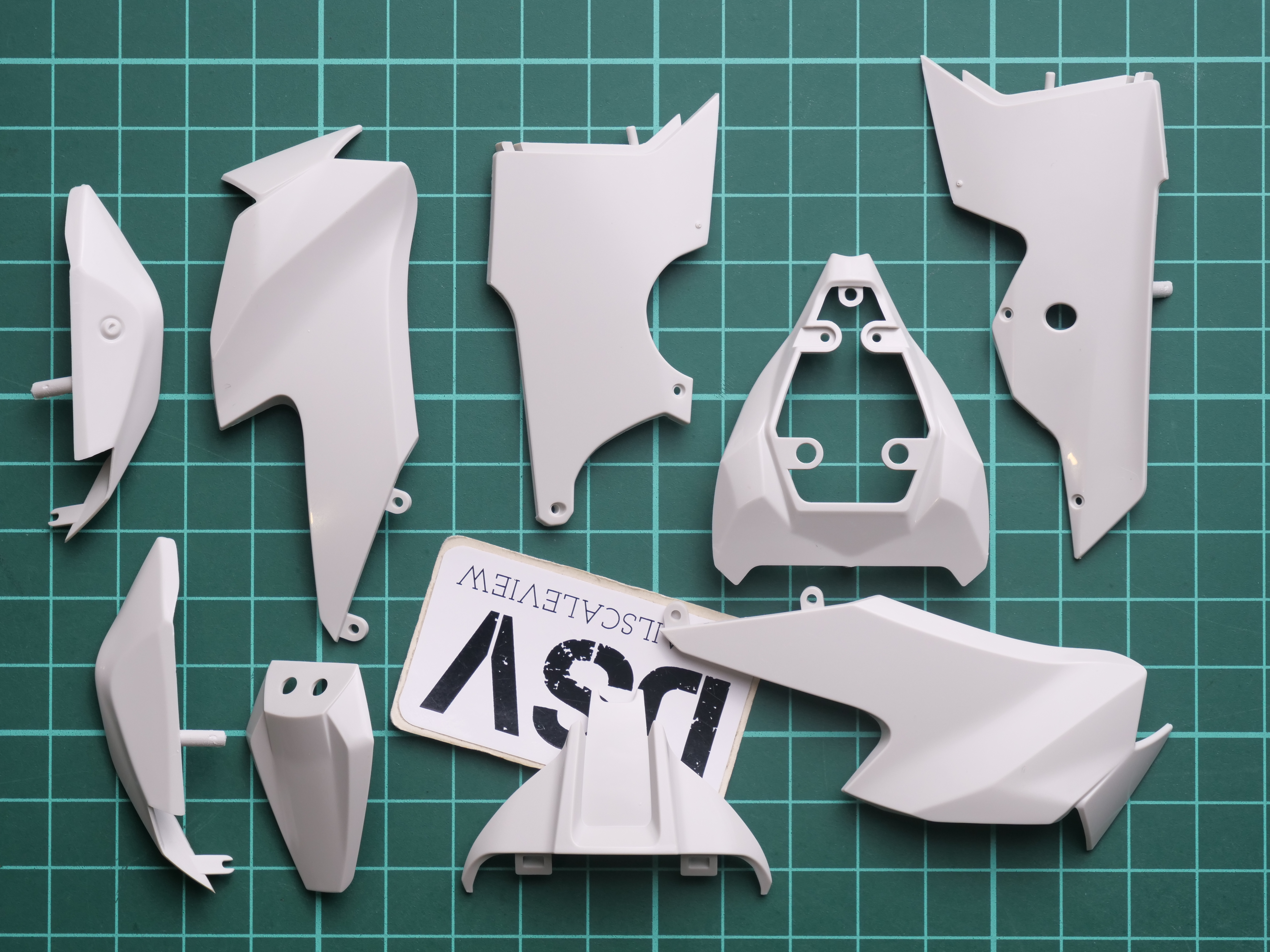 DetailScaleView: Meng 1/9 Kawasaki ZX-10RR (MT-008)