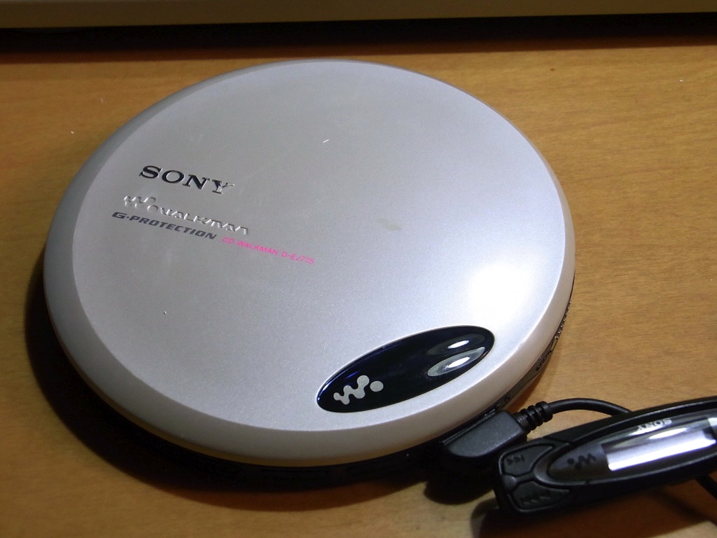 卓上オーディオ (Tabletop Audio): ポータブルCDプレイヤー(SONY D-EJ775)