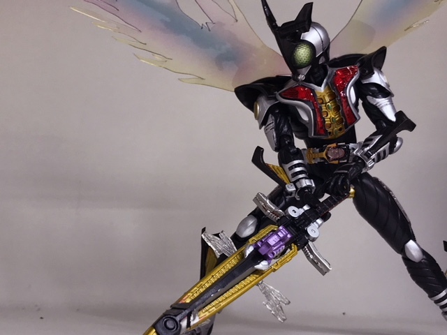 SHF 仮面ライダーカブト ハイパーフォームをリペイントして仮面