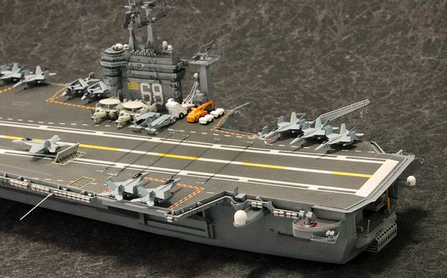 HIGH-GEARedの模型と趣味の日常 1/700航空母艦『CVN-68 ニミッツ』