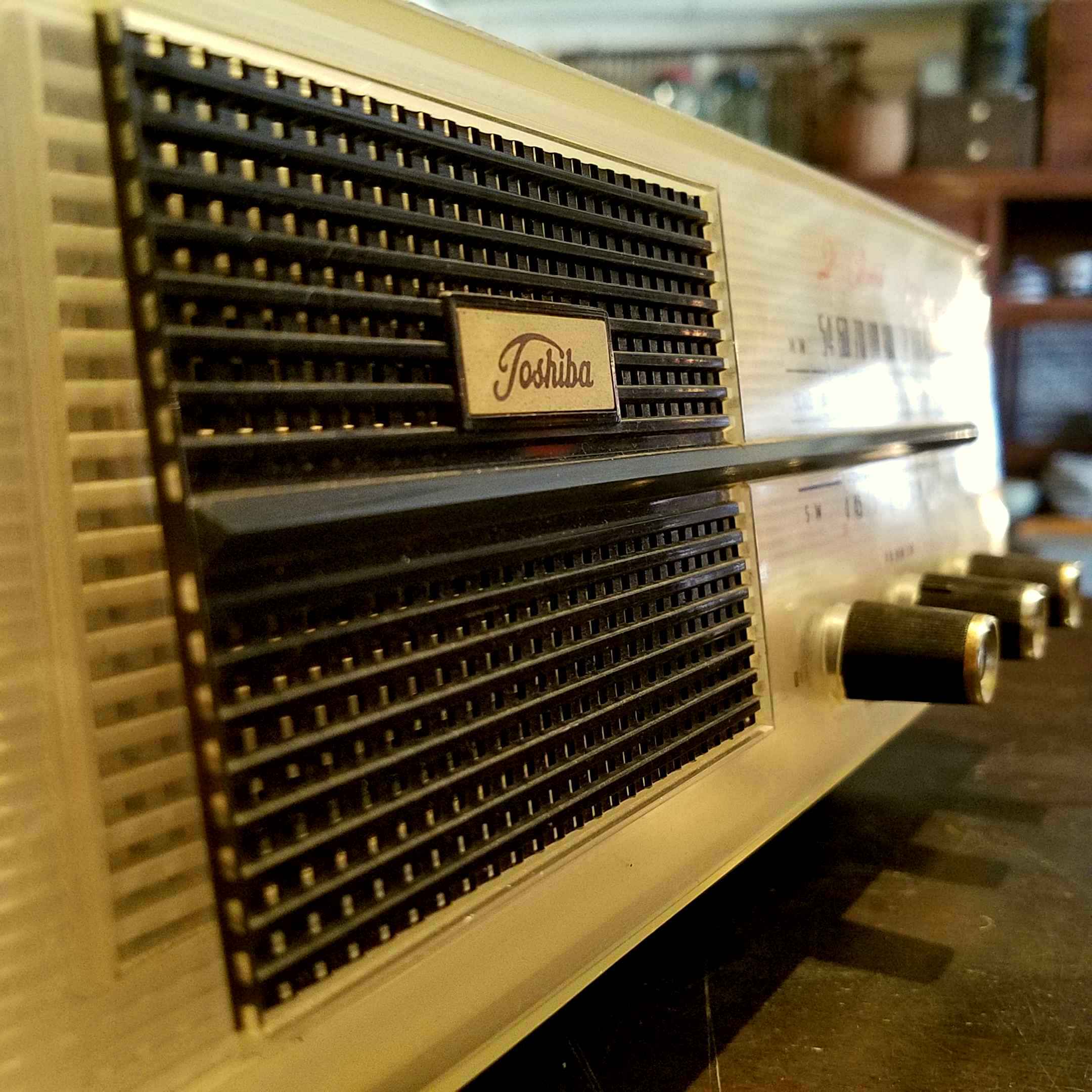 昭和レトロな真空管ラジオ東芝・「かなりやQ」(5YC-606) - [Sold Out