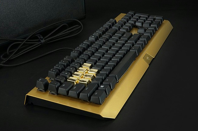 メカニカルキーボード『Razer BlackWidow X Chroma』のゴールドモデル